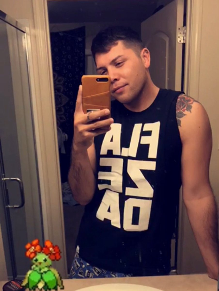 Heyyouknowjason's tweet photo. Chilling here with Bellossom🌺 #springbreak2018 #flazeda #pokemonfans #collegelife #teamnosleep https://t.co/DvfvgLawaa