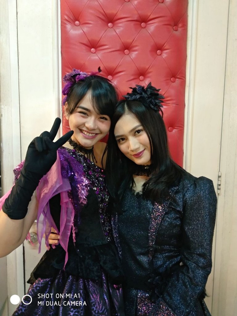 MelodyLaksani's tweet photo. Makasih semuanya udah datang ke theater kemarin! Hari ini ketemu lagi ya di theater😊 jangan bosan ya di hari2 terakhirku sbg member JKT48☺️ https://t.co/OE3NszKJsr