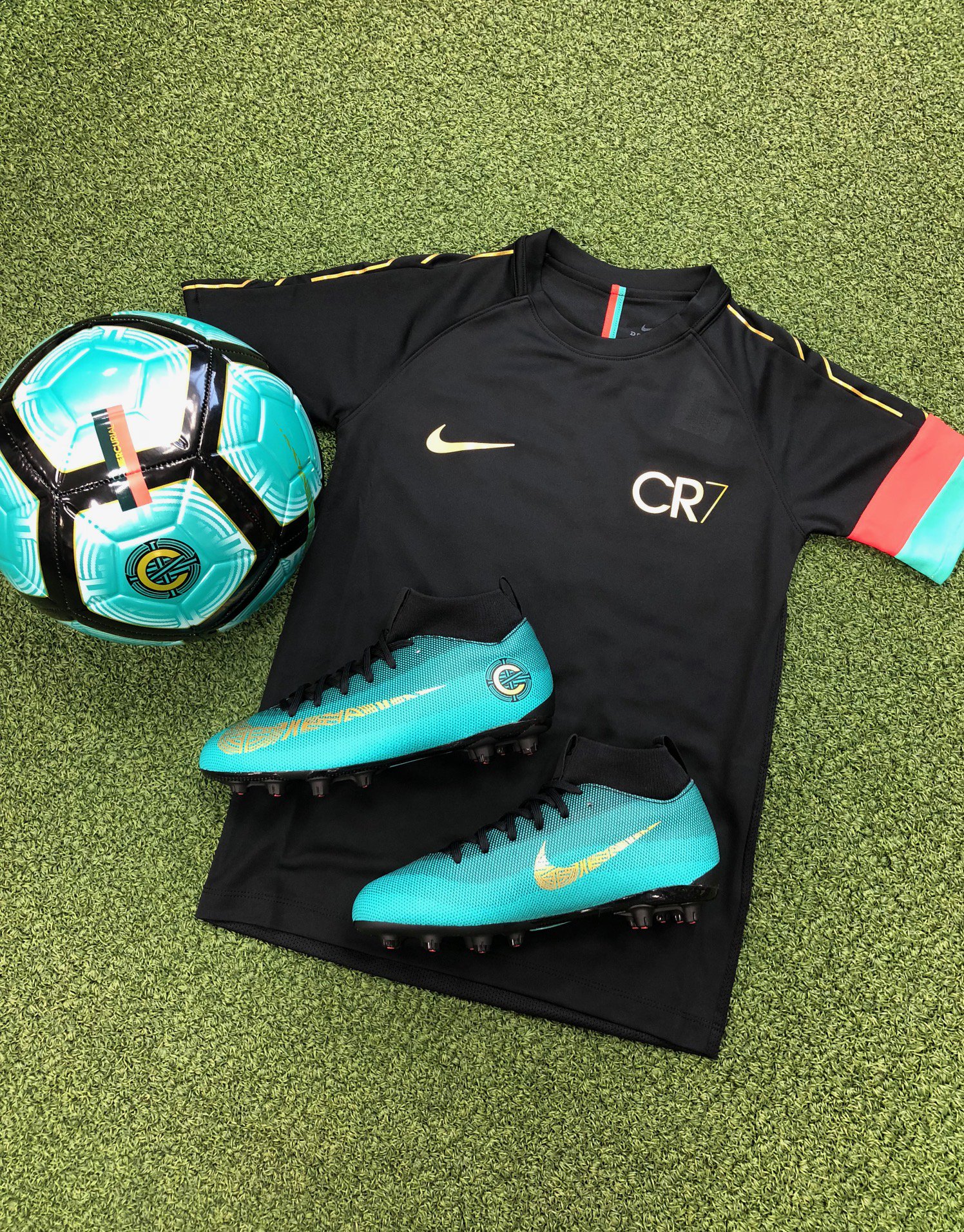 広島parco Twitter वर 本館9階 サッカーショップkamoではクリスティアーノ ロナウド選手限定着用モデル ナイキ Cr7 コレクションシリーズが発売中 6作目はポルトガル代表チームキャプテンとしてのロナウドにフォーカスしたデザインとなっています 広島parco Twitter वर 本館9階 サッカーショップkamoではクリスティアーノ ロナウド選手限定着用モデル ナイキ Cr7 コレクションシリーズが発売中 6作目はポルトガル代表チームキャプテンとしてのロナウドにフォーカスしたデザインとなっています
