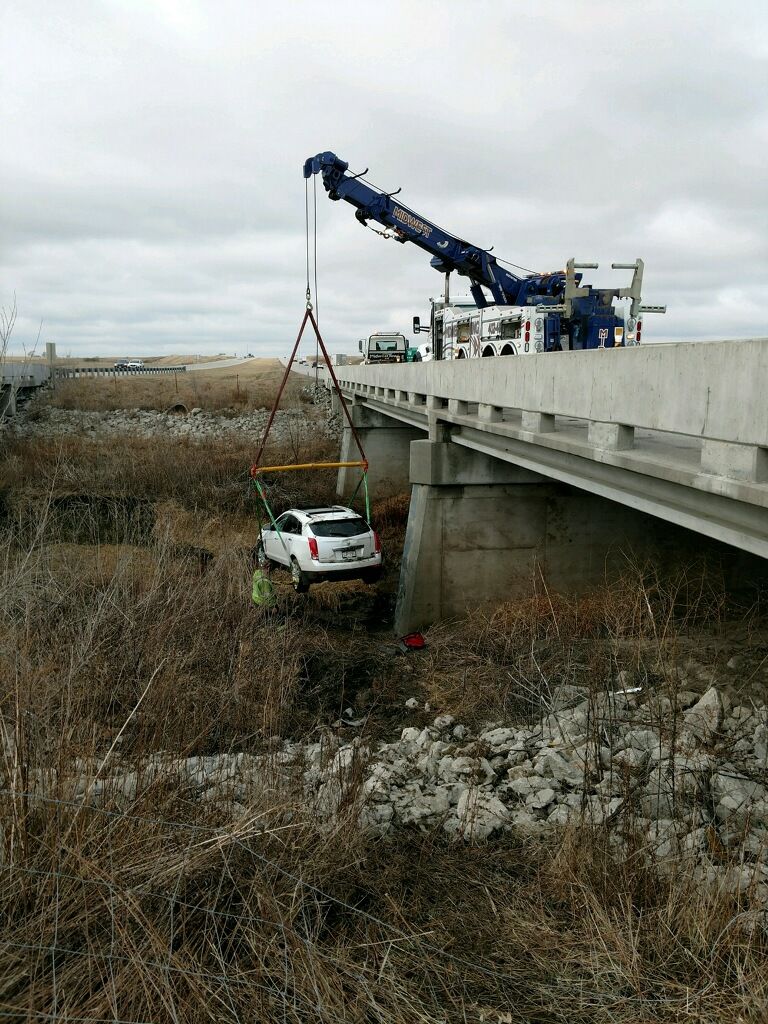MidwestTowing's tweet photo. Our operators had this recovery today at mile marker 422 on interstate 80. #upupandaway #howudodat? https://t.co/KjEkzfl7QG