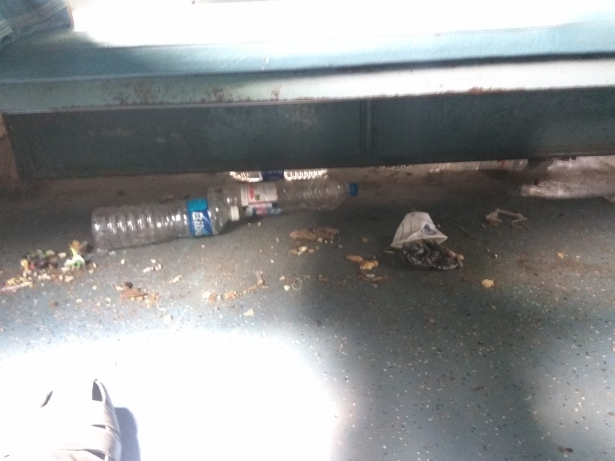 anilkumartcym's tweet photo. See this how the railway maintaining the train service. #FilthyTrain number: 22660 Dehradun to Kochuveli Super fst express @RailMinIndia https://t.co/Lz7gflMbuw
