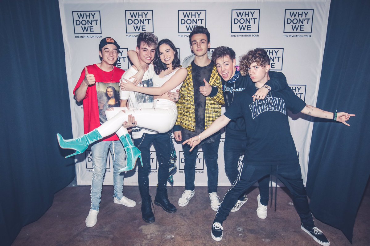 BeautyChickee's tweet photo. I am happy to finally deliver the most requested photo of the night with my fave dudes ❤️ https://t.co/iPCatuntpy