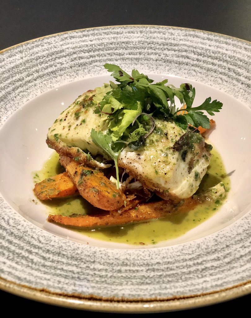PearlBellevue's tweet photo. It’s here🐟 First of the season, Alaskan Halibut. It doesn’t get any fresher than this! Prepared w/ Moroccan-spice rub carrots & arugula pesto. Another beautiful presentation on @churchill1795’s plate from @beinthekitchen
#Halibut #BeInTheKitchen #FreshTonight #FirstOfTheSeason https://t.co/UhfUQDMtGO