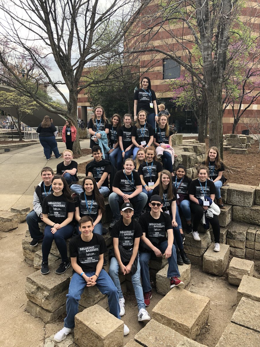 mrsparsons_hus's tweet photo. Hampshire HOSA enjoying a night at the aquarium🐠🦈 #TNHOSASLC18 @tnhosa @HampshireUnit @MauryCoSchools https://t.co/Lt729HGlgq