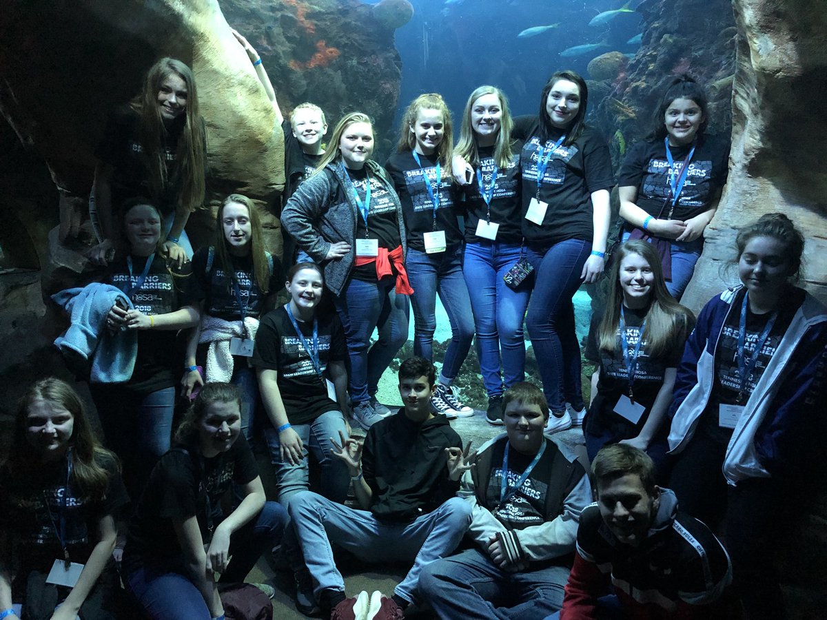 mrsparsons_hus's tweet photo. Hampshire HOSA enjoying a night at the aquarium🐠🦈 #TNHOSASLC18 @tnhosa @HampshireUnit @MauryCoSchools https://t.co/Lt729HGlgq