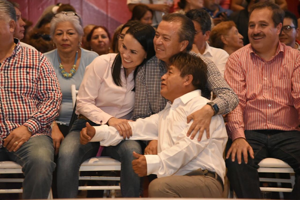 Me conocen: soy 24/7. Creo en la política como una profesión que se debe cumplir, invariablemente, con el ❤️ candente, con la 🧠 fría y con la ✋🏻 extendida.
Vamos con honor, con lealtad, con pasión a convencer a los mexiquenses!!! #CuautitlánIzcalli #Tierrademisamores