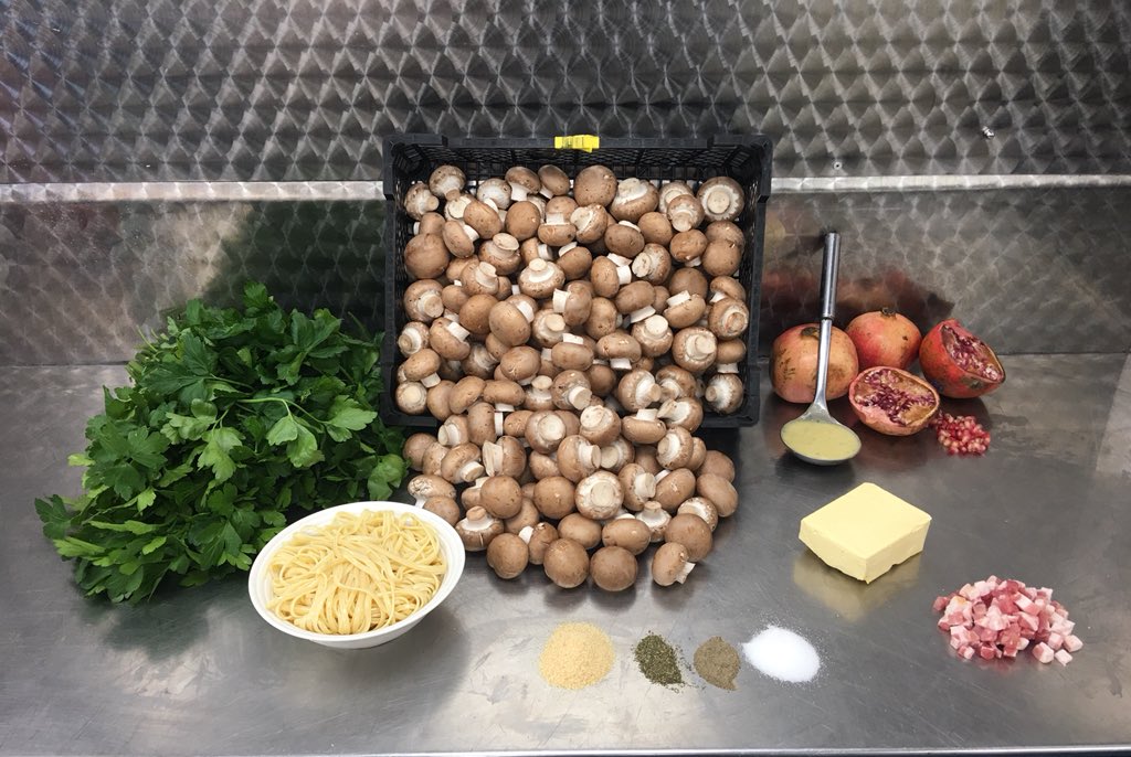 YesChef_Events's tweet image. We’re so excited to be taking part in @ClubLichfield tonight! We’ll be showcasing our cheese wheel spun linguine, made with great, fresh, ingredients. And bringing back our Brie Potatoes, which was a sell out at the Christmas market! See you tonight #grubclub @WhatsOnStaffs 🍴🍴