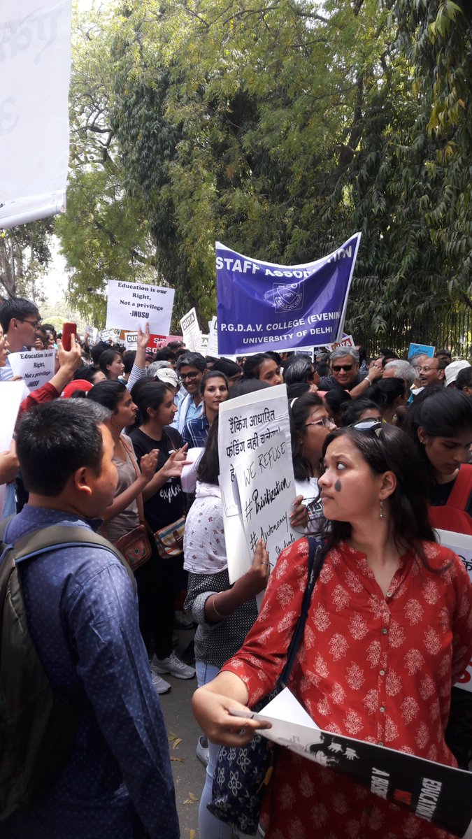 JNUtalksback's tweet photo. Students from universities across Delhi ready to #March4Education! https://t.co/oxHqU2nLKN