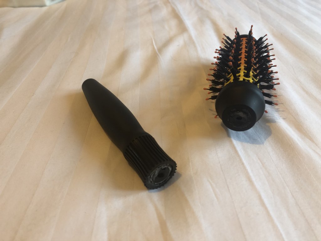 EyebepD1979's tweet photo. @markhillhair Really disappointed that my brush snapped!! Had it less than a week and this happened 😡 https://t.co/tndkokSHhX