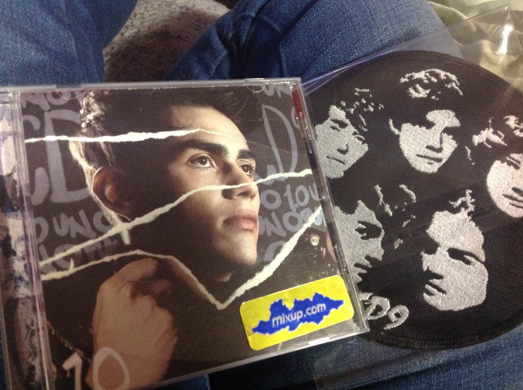 lonelycashtonx's tweet image. @soyalannavarro Hey, Hey, espero no estar tarde para esto, te quería decir que también compre tu disco en Preventa y soy muy feliz, wuuu  @CD9