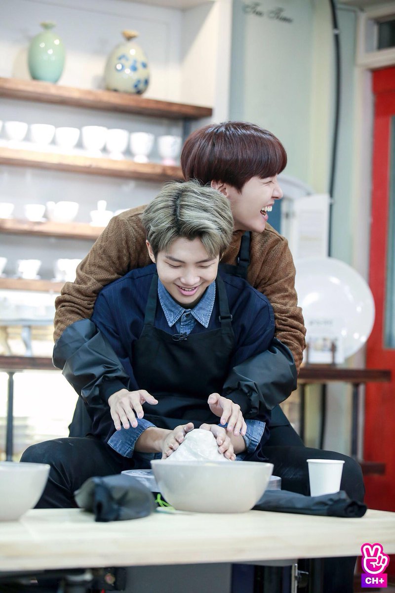 Army_Family09's tweet photo. 🎶Oh, My love, my darling. I've hungered for your touch.🎶 https://t.co/MPEgtUbvXa