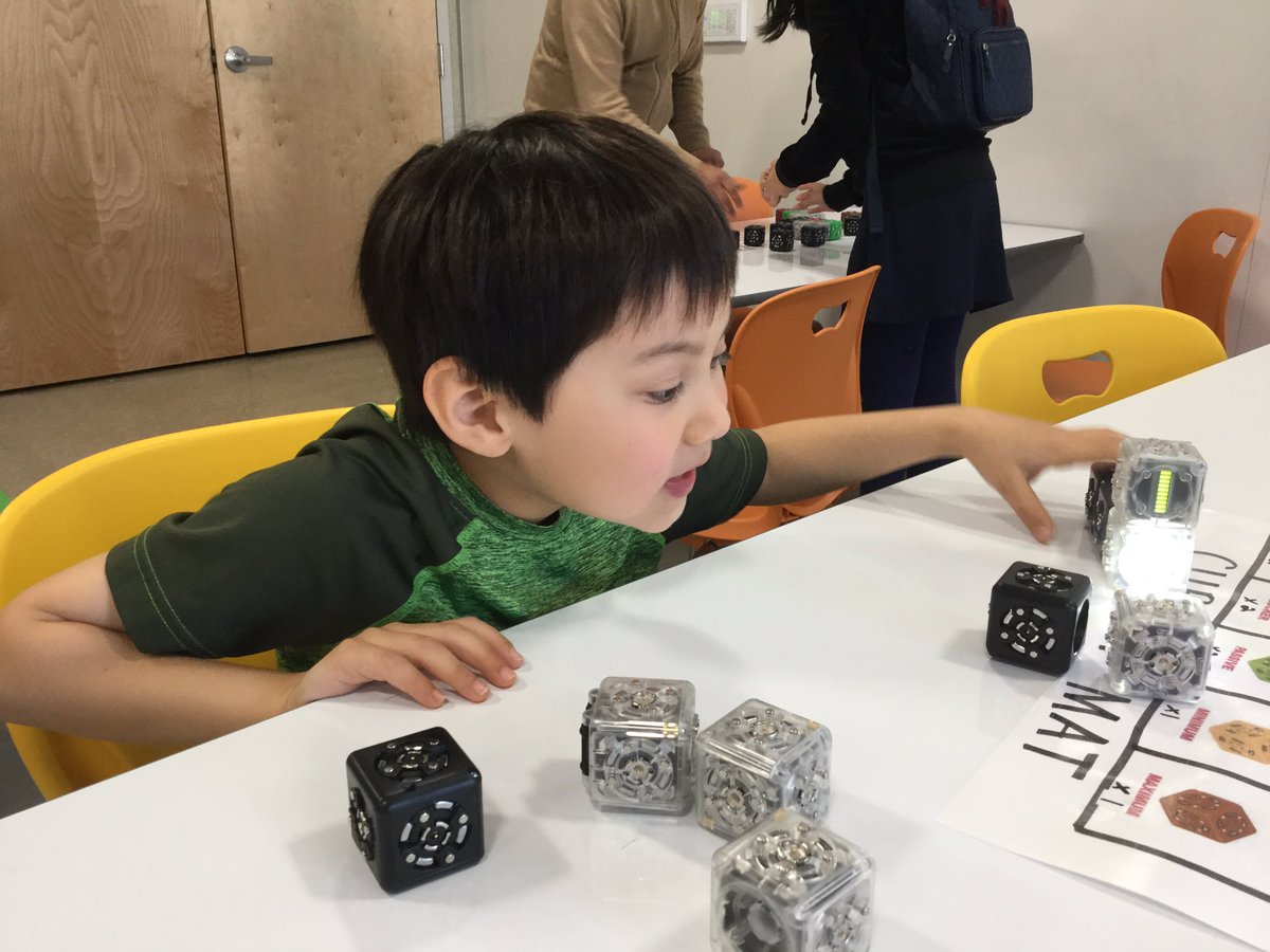 What a great evening @TeamAltaVista STEAM night! #cubelets #strawbees #MakerSpace #handsonlearning #familieslearningtogether #usdlearns