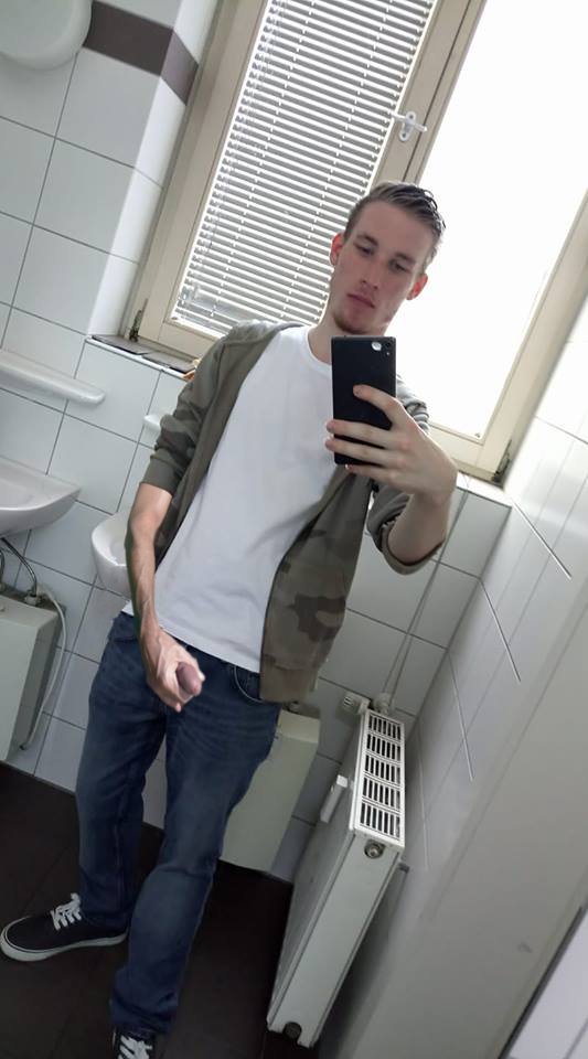 ruedenglueck's tweet image. Maggo der Strolch während der Drehpause

#Maggo #Younow #daSilva #Pferdefresse