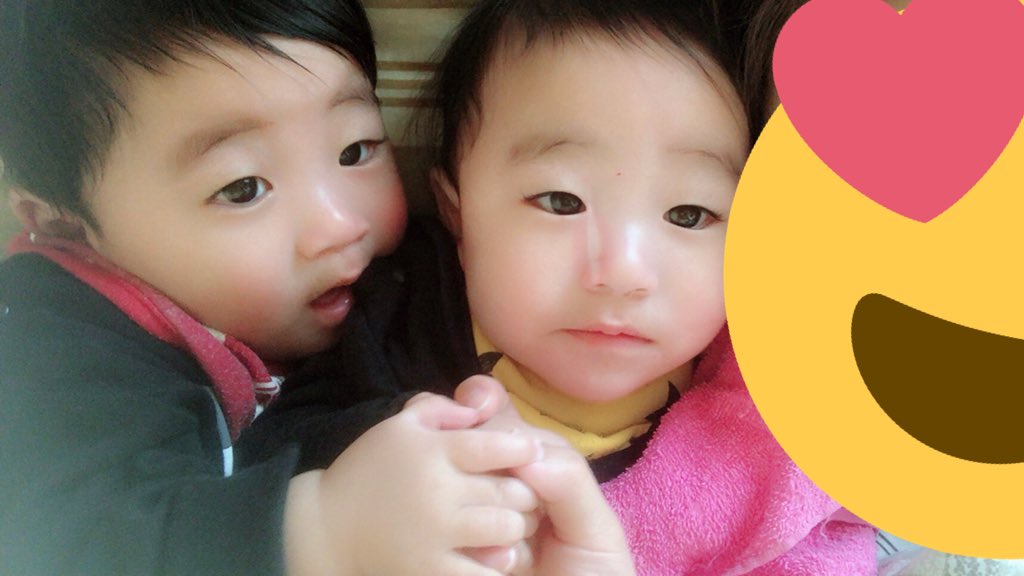 miopinx's tweet photo. 大阪帰ってきてても竜と大ちゃん
風邪やからどこも連れてってあげれてない😅
岡山戻るまでに治ったらええのに💧 https://t.co/vixECJv23v