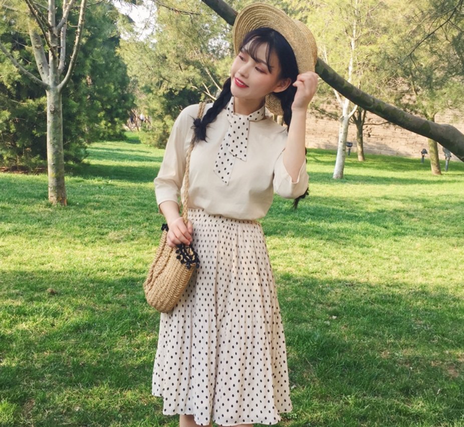 도트 세트 예약 판매!

타이+셔츠+치마가 세트로 구성된 제품이에요!
그런데 가격이 >>>24000원<<<!!
허리도 고무줄이라 편하고 티셔츠 길이도 넉넉한 편이랍니다!
피크닉 의상으로 제격!! 😍

마감날=4월 4일!
가격=24000원
상세사항👉 mooncombshop.blog.me