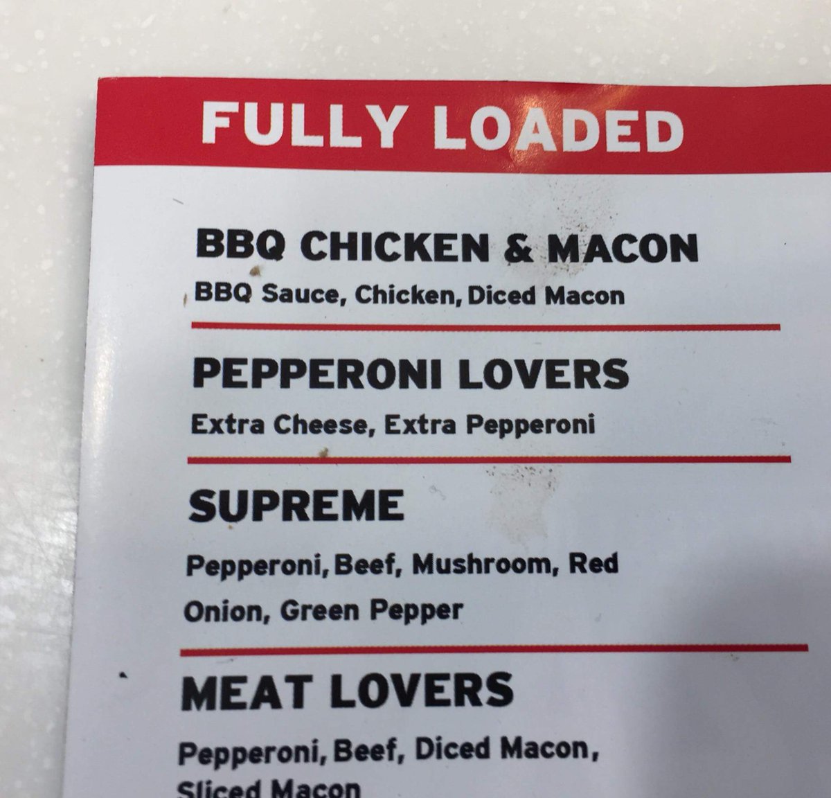 IngridSimz's tweet image. 🇿🇲#pizza hut zambia
Kabulonga PIZZA HUT calls this a fully loaded  extra cheese extra pepperoni PIZZA!! 🍕 
So Pizza Hut comes all the way to Zambia to serve us this CRAP Pizza Hut would not allow this CRAP 
PIZZA HUT KABULONGA GETS 👎🏽👎🏽👎🏽👎🏽👎🏽