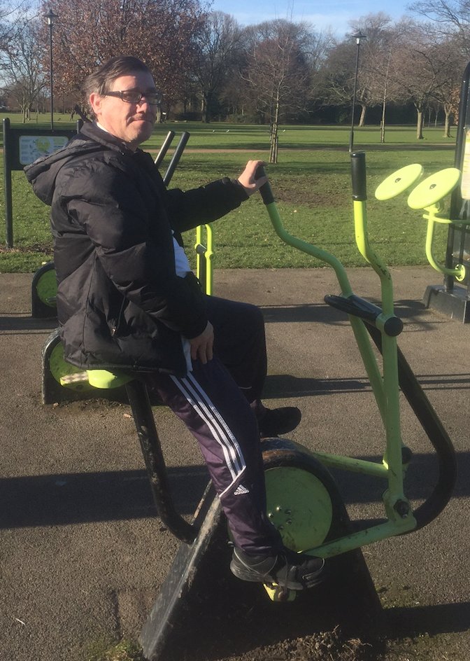 We all like to stay in shape!

Andy @4SeasonsHull keeping fit and healthy at the Green Gym.

#healthyhull
#hull
#fit
#healthy
#daytimeopportunities