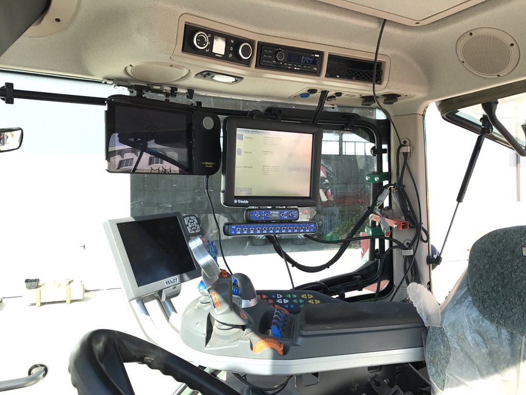 ondro_'s tweet photo. #ClimateCorp #FieldView #PrecisionAg training in #Venice🇮🇹. I'm really happy that I could attend on this awesome meeting👍. #ModernAg #DigitalAg #FieldViewDrive #DEKALBSMART https://t.co/JOqMdRa8jL