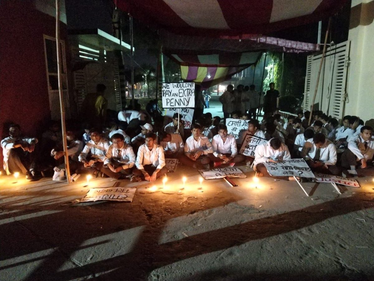 Cvamtiwari226's tweet photo. #doctorsnotbanks This act of government can't be justified. https://t.co/6FxqFEoBqj