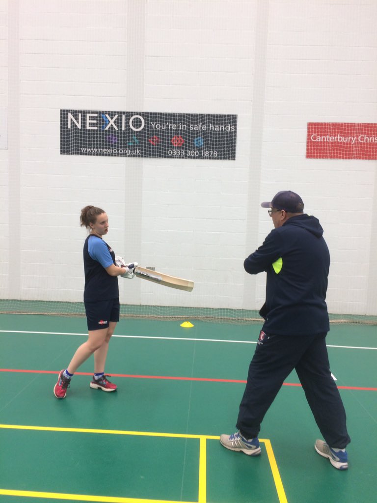 KentCAGSquads's tweet image. Halfway through the Girls Development Programme and the quality was evident last night. Thanks @ThemapNeil for another top session #quickhands #manipulate #fivequestions #happybirthdaykalea #crashmat