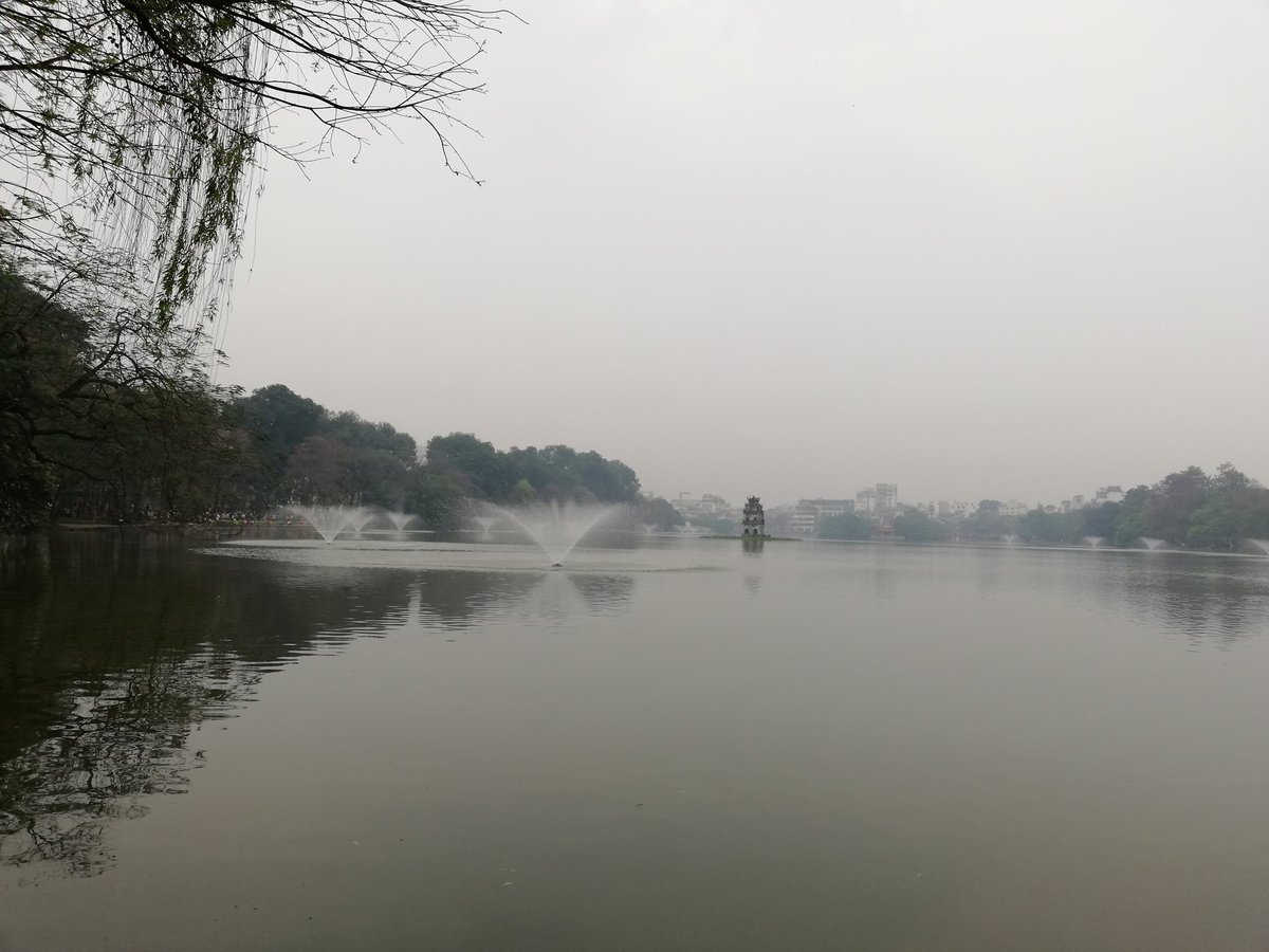 yenchi97's tweet photo. #HoanKiemlake 😍😍😍 https://t.co/uniLtkHjsl