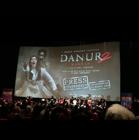 PrillversKrw's tweet photo. Keseruan @PrillversKrw at Gala Premier Dannur2 "Maddah" 22 Maret kamarin!! 👻
Kalian gimana udah serbu bioskop belum??
Film nya recommended banget buat ditonton sumpah 😄 ayo ajak temen, pacar, saudara dll buat serbu bioskop!! 👻👻
@PrillyBie @DanurMovie https://t.co/0y2NWJqbsI