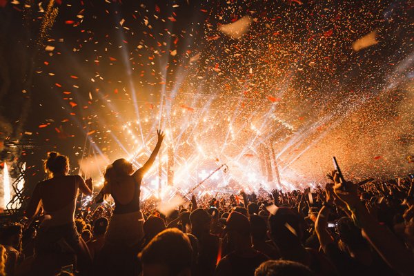 mariskalrock's tweet photo. ¡Ir a conciertos te puede hacer vivir hasta 9 años más! https://t.co/7PTsdbzOdB https://t.co/6qKcwZYjQO