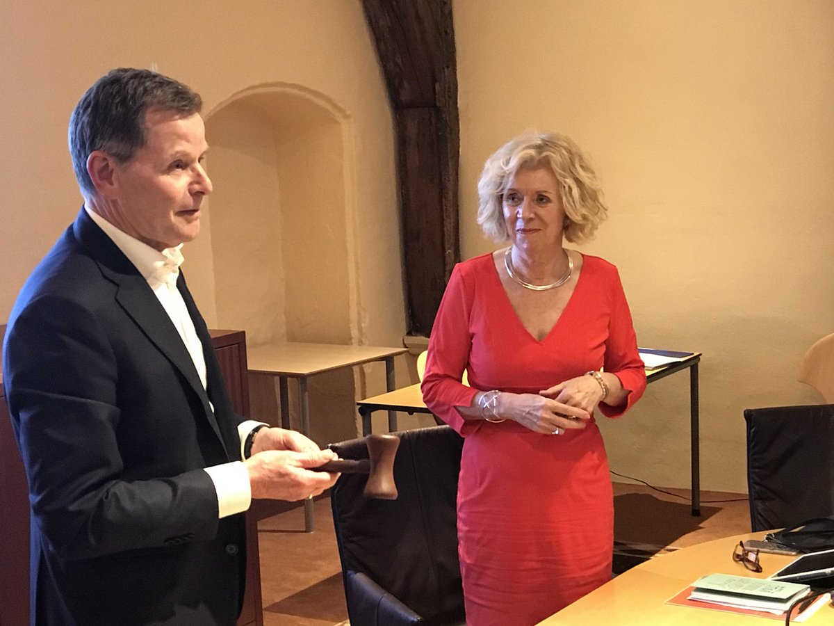 Henk ten Hove heeft gisteren officieel afscheid genomen als voorzitter van de EconomicBoard @RegioZwolle en hamer over gegeven aan de nieuwe voorzitter <a href="/TrudyHuisman/">Trudy Huisman</a>