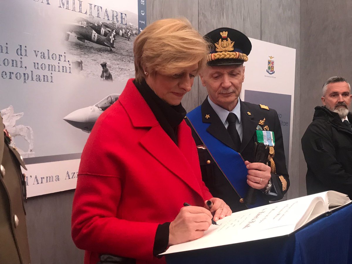 MinisteroDifesa's tweet photo. #28marzo La dedica del Ministro @robertapinotti per il 95° anniversario della costituzione dell’#AeronauticaMilitare: “una Forza Armata sempre più coesa e utile all’Italia” #95AM https://t.co/PVGC42ku1p