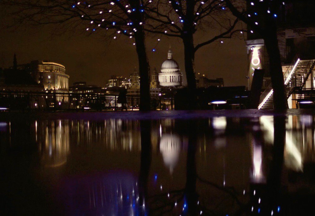 Beautiful #cinematography - this film will make you fall in love not only with our main characters Jay and Hannah but also with its stunning imagery of #London. #fallinlove #comedy #romance #movie #cinema #craft