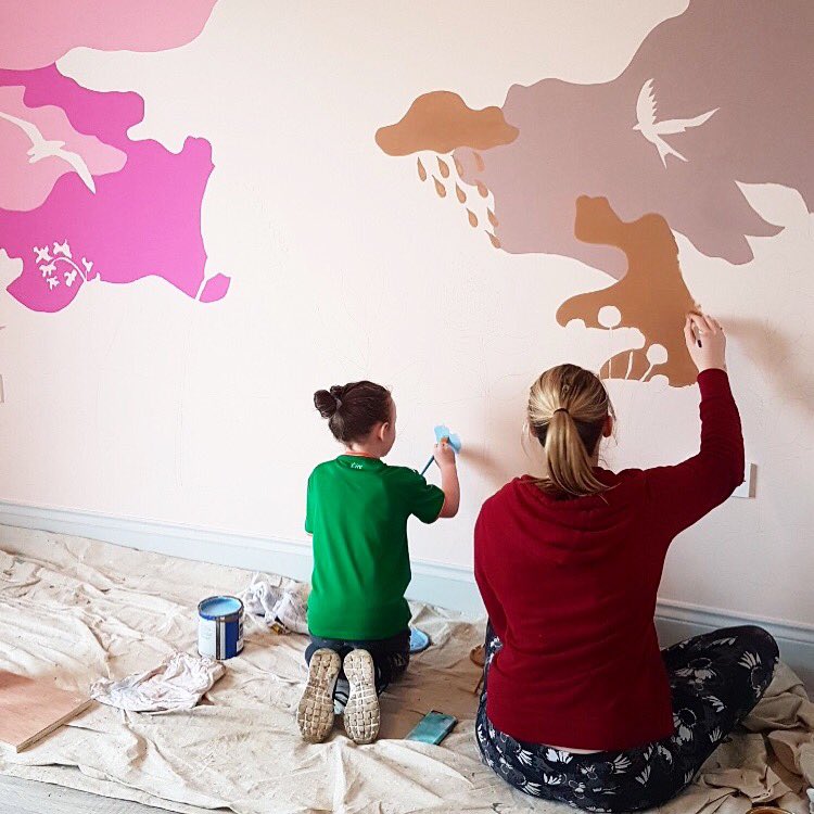 Little helper 👭🎨