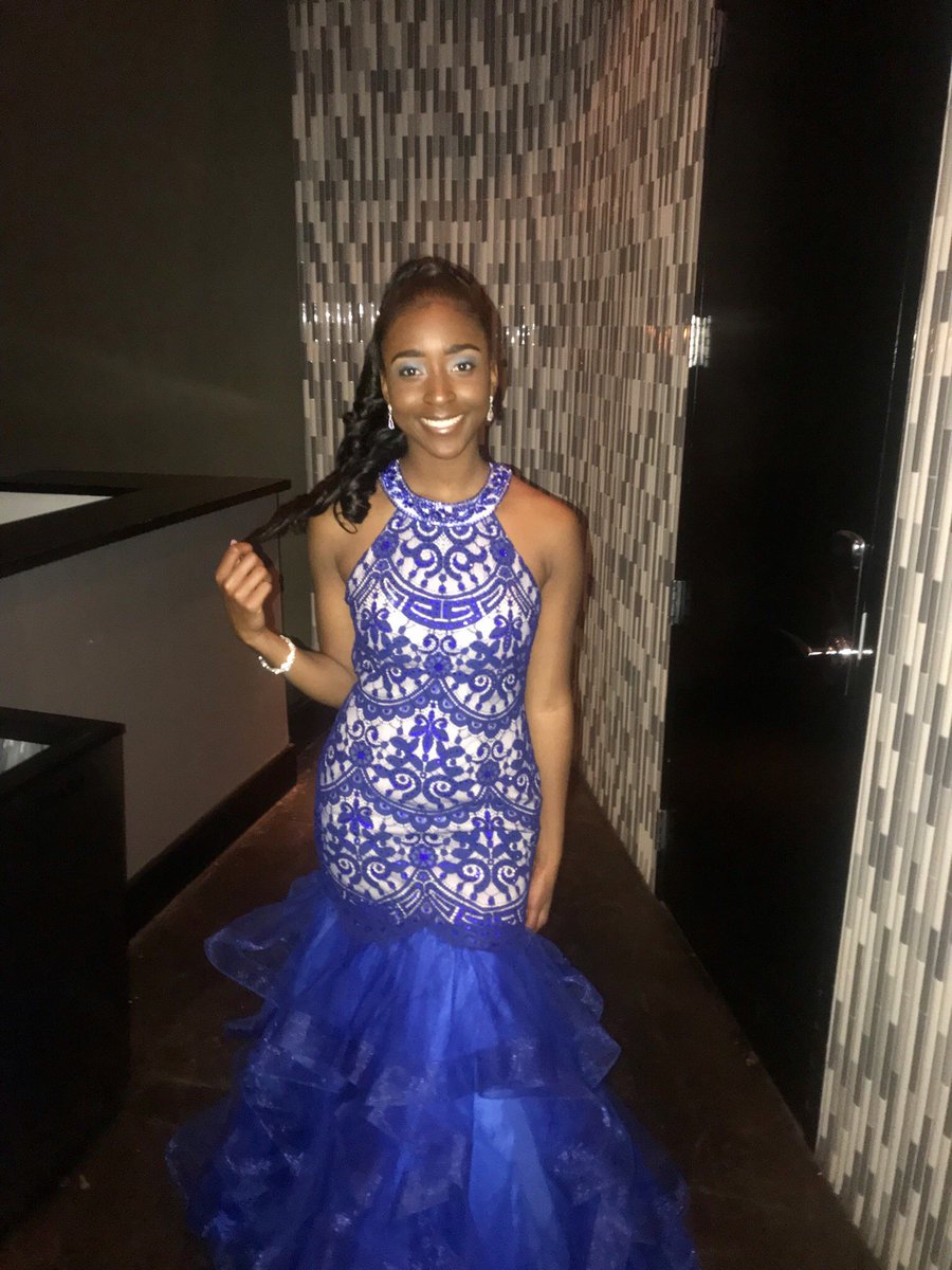 __Janya's tweet photo. Babygirl in blue π #prom2k18 #slayette https://t.co/huRDrTKAFo