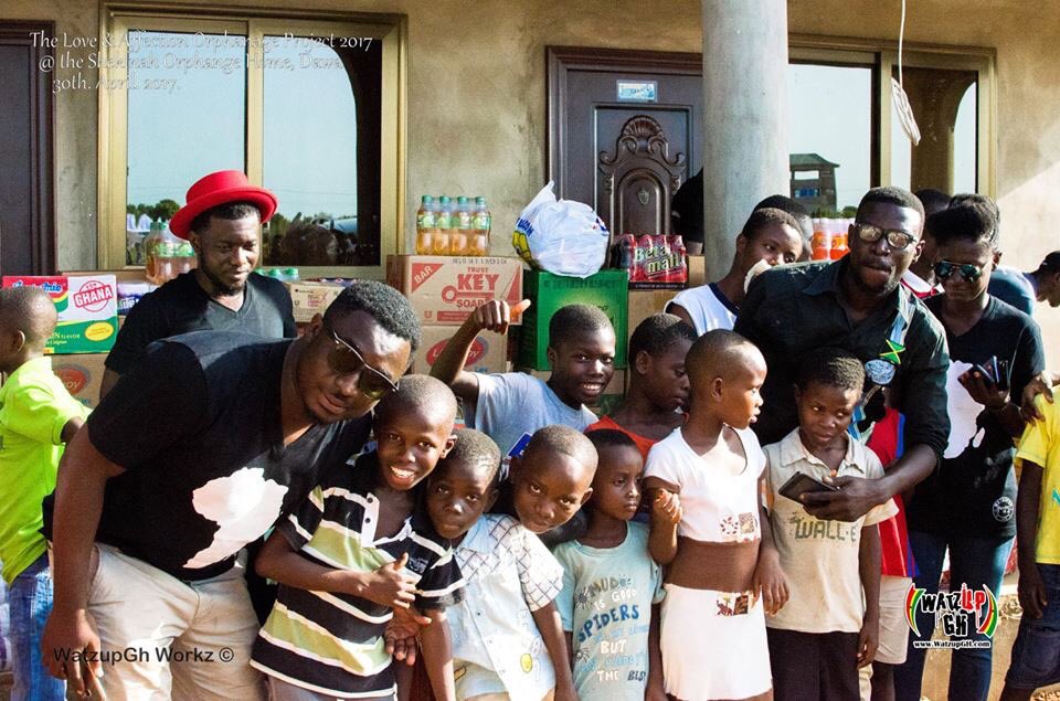 StudioXtra_Gh's tweet photo. Different Pple with One common Purpose....  HELPING THE NEEDY 🙏🏾🙏🏾.... The WatzupGh Orphanage Project 2018....This Very Sunday 1st April ... Join Hands  🤝🙌🏽🙌🏽 ... #WatzupGh #OrphanageProject2018 #GivingToTheNeedy ... Supported By @studioxtra_gh https://t.co/F5i2hoBxJH