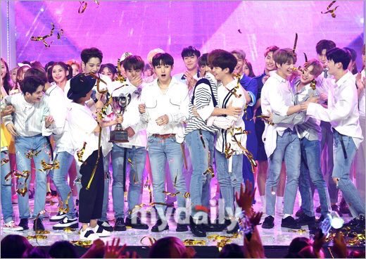DaaeHwwi's tweet photo. #Energetic1stWin
#Beautiful1stWin
and now
#Boomerang1stWin
ALL AT SHOW CHAMPION!!! https://t.co/5TyVd3vTqK