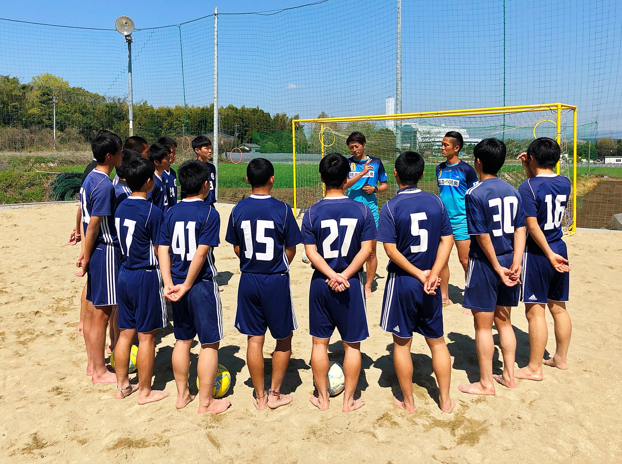 松岡 翔太 On Twitter 鹿児島県の出水中央高校サッカー部の皆様へビーチサッカークリニック 皆すぐ上達するから教えがいがありました 鹿児島 出水中央高校 サッカー部 ビーチサッカークリニック ビーチサッカー アヴェルダージ熊本bs