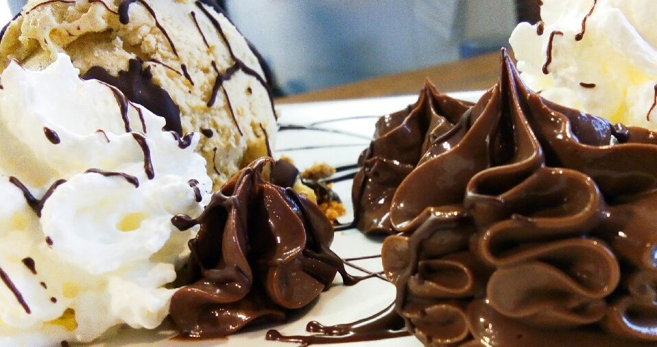 BurosseNicolas's tweet photo. 🍴Comme un liegois🍴
Dessert du jour au Farniente
#Espelette #Farniente #gourmand #croquant #dessert #pastry #chocolate #foodporn #cheflife #liegois @LeFooding @CoteBasqueMme @francebleu @guideMichelinFR #paysbasque #Printemps #icecream #hot #food @FoudePatisserie https://t.co/2sVwNo0jVw