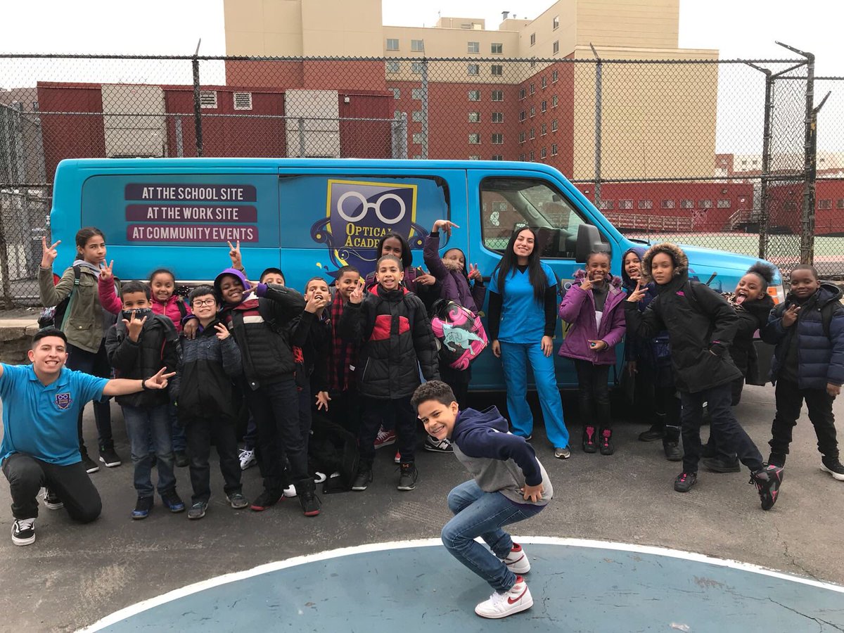 AbbyAyoub's tweet image. When our munchkins help us pack up so we can shoot some ball. They won! 
@opticalacademy1 @OpticalAcademy @OAAlliances 

#oa #opticalacademy #schoolsites #students #kids #schoolvision #onsite #mobile #wecometoyou #mobilevision #popup #popupshop #popupoptical #wecometoyou