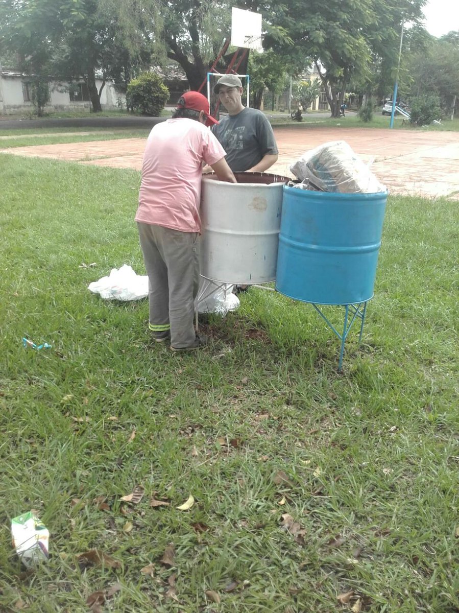 citsantarita's tweet photo. CIT SANTA RITA,27/03 , EN LA CHACRA 236,TAMBIÉN ESTUVIMOS DESMALEZANDO,LIMPIANDO Y PINTANDO LOS CORDONES .POSADAS MAS LIMPIA. JOAQUIN LOSADA INTENDENTE .Claudelino Luis Pérez DELEGADO MUNICIPAL.. https://t.co/bBhuseLefa