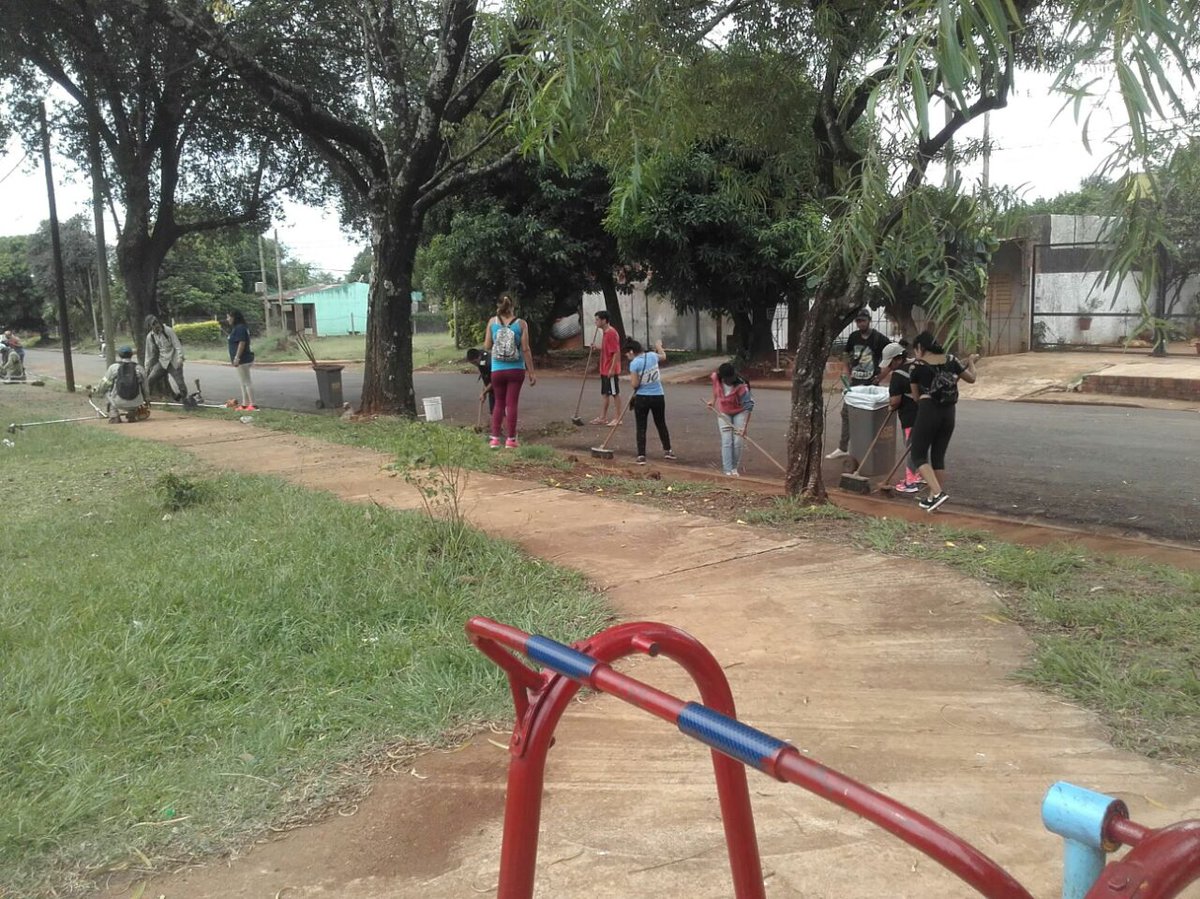 citsantarita's tweet photo. CIT SANTA RITA,27/03 , EN LA CHACRA 236,TAMBIÉN ESTUVIMOS DESMALEZANDO,LIMPIANDO Y PINTANDO LOS CORDONES .POSADAS MAS LIMPIA. JOAQUIN LOSADA INTENDENTE .Claudelino Luis Pérez DELEGADO MUNICIPAL.. https://t.co/bBhuseLefa