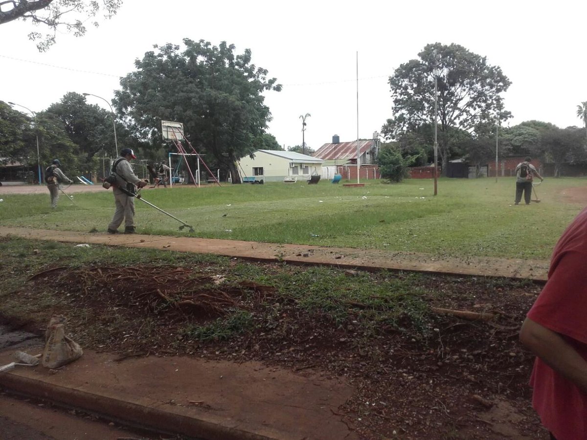 citsantarita's tweet photo. CIT SANTA RITA,27/03 , EN LA CHACRA 236,TAMBIÉN ESTUVIMOS DESMALEZANDO,LIMPIANDO Y PINTANDO LOS CORDONES .POSADAS MAS LIMPIA. JOAQUIN LOSADA INTENDENTE .Claudelino Luis Pérez DELEGADO MUNICIPAL.. https://t.co/wDpnz7hzVj