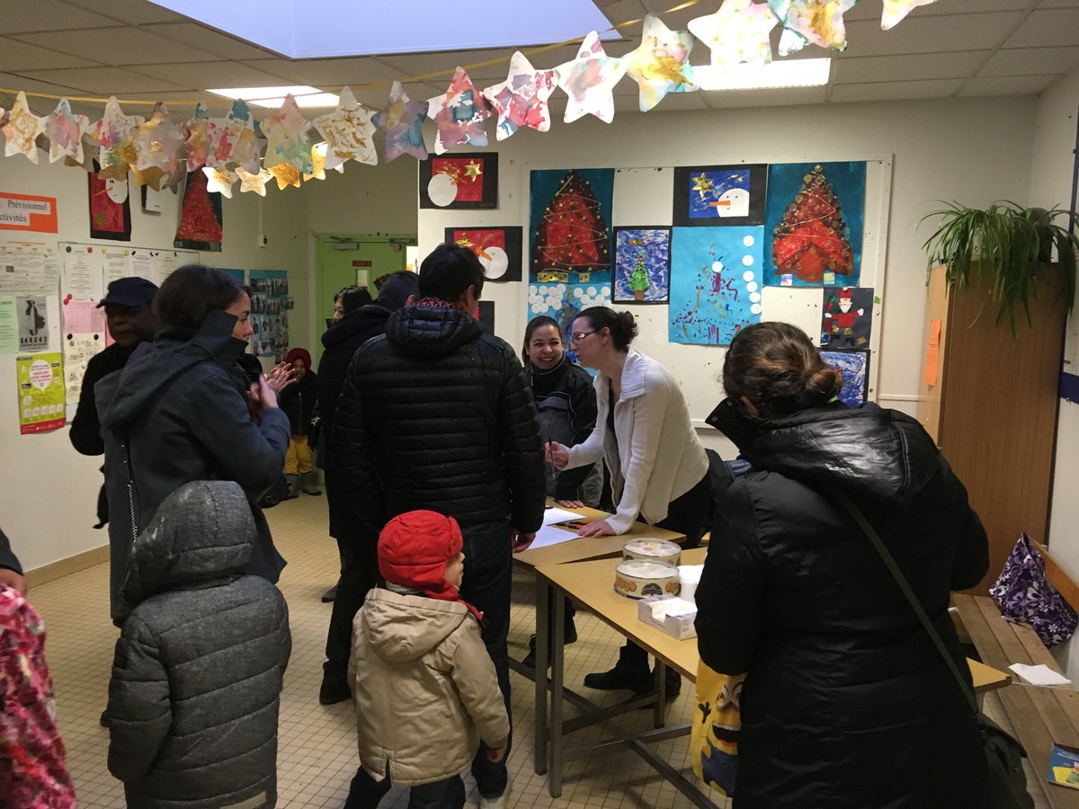 #Assisesmaternelle #ecolematernellejacquier ce matin. #nonalafermeture de la 6ème classe et à des classes de 30 élèves! Parents mobilisés pour confirmer la présence de leur enfant à la rentrée 2018! cc <a href="/Academie_Paris/">Académie de Paris</a> @EducationFrance <a href="/FCPE_nationale/">FCPE_nationale</a> <a href="/FCPE_Paris/">FCPE Paris</a> @carine_petit