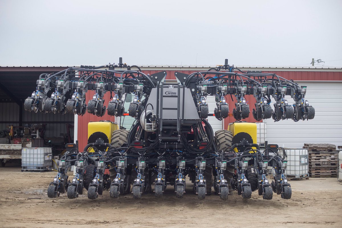 DustinFriesen_'s tweet photo. Final stages on the grower’s farm &amp; *almost* ready for #plant18. @Harvest_Int_Mfg #UltraLift stacker w/ narrow #LaserPro1 units on 20” spacing. Coastal AgroBusiness partnered with @precision_plant @AgFocusLLC @YetterFarmEquip https://t.co/DkYW0e3azr