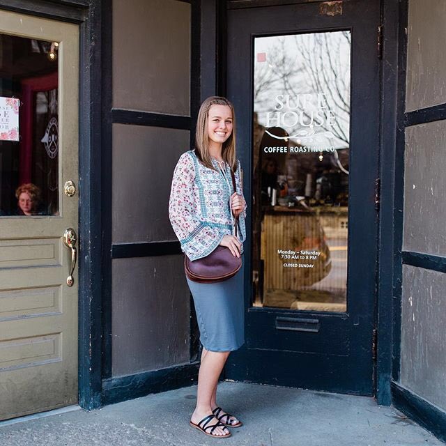 Urban_Southern's tweet photo. We're halfway through the week! Tell us about your wins. ⠀
⠀
We're cheering you on! ⠀
⠀
—⠀

👜 https://t.co/2P3c1U8W9O⠀
👗 https://t.co/SyN9piYLjX ⠀
📷 Kendra Dawn https://t.co/6qHWqE0JzV