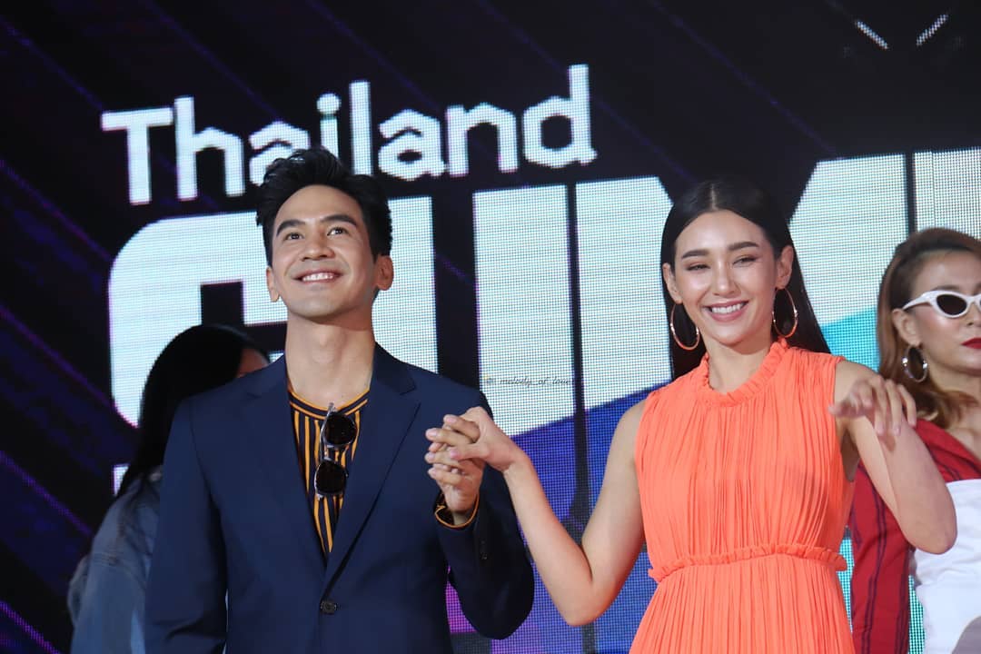 pjgalzza's tweet photo. เลิกงานกลับบ้านแล้ว...จูงมือคนข้างๆมานั่งดู #บุพเพสันนิวาส กันเถิดออเจ้า #โป๊ปธนวรรธน์ https://t.co/gPS1aU6u53