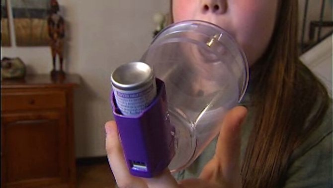 sosteniblecat's tweet photo. El 38% dels casos d'asma infantil estarien relacionats amb la contaminació. Un 24% directament amb el trànsit! https://t.co/ogYcuZa85f @Qualitat_Aire https://t.co/W5mzwjiVK6