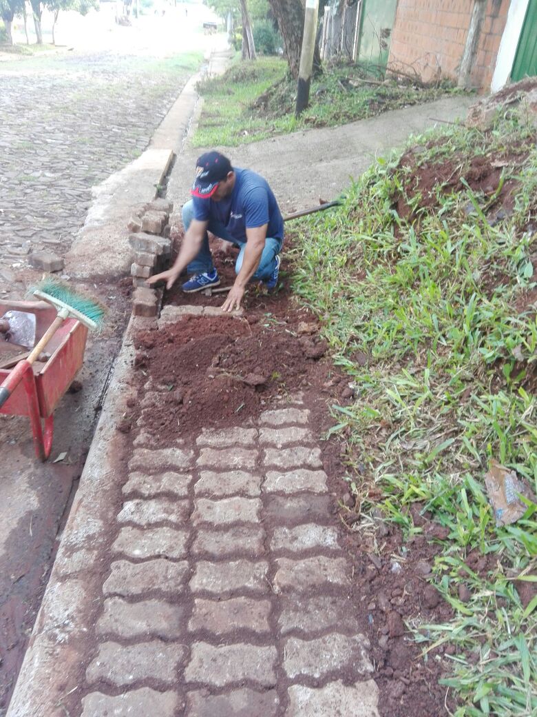 citsantarita's tweet photo. CIT SANTA RITA,28/03 , CHACRA 113,EXCELENTE TRABAJO, CONTINUAMOS CON LA VEREDA .POSADAS MAS LIMPIA. JOAQUIN LOSADA INTENDENTE .Claudelino Luis Pérez DELEGADO MUNICIPAL.. https://t.co/qwqDxxhlP1