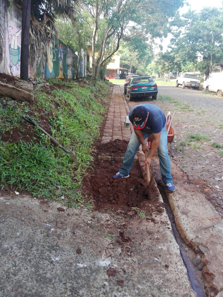 citsantarita's tweet photo. CIT SANTA RITA,28/03 , CHACRA 113,EXCELENTE TRABAJO, CONTINUAMOS CON LA VEREDA .POSADAS MAS LIMPIA. JOAQUIN LOSADA INTENDENTE .Claudelino Luis Pérez DELEGADO MUNICIPAL.. https://t.co/qwqDxxhlP1