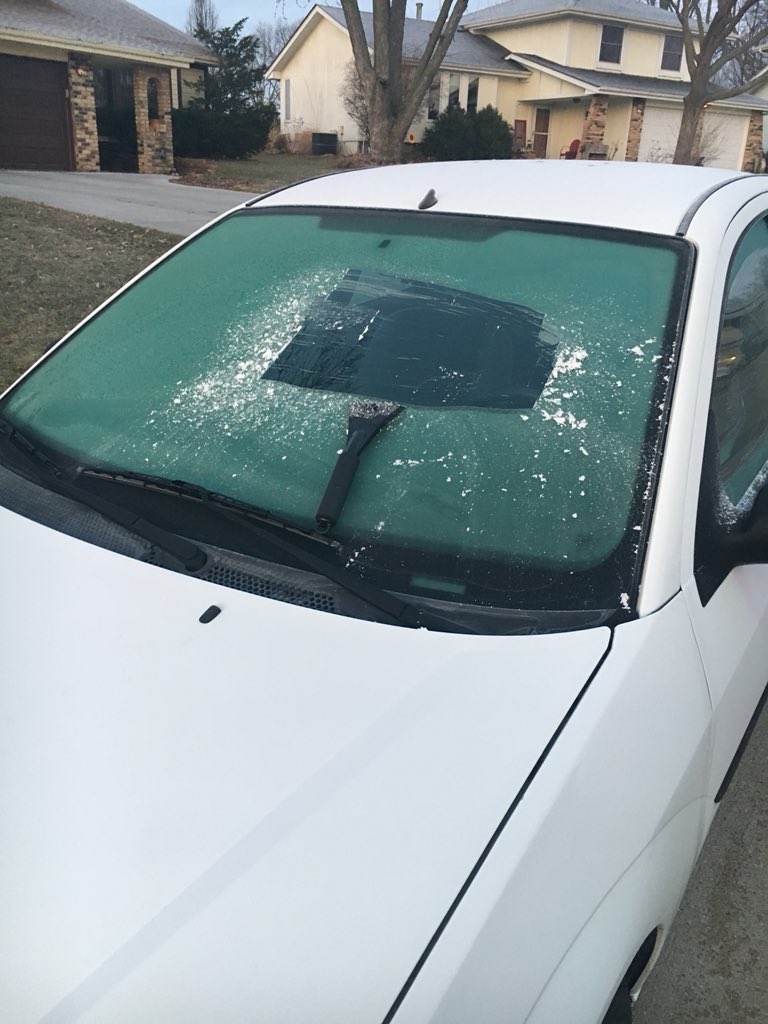 BellevuePolice's tweet photo. Frosty morning, don’t rely on a peep hole to drive. Clear the entire window     #nofrost #clearwindows #drivesafe https://t.co/AMqdVsX3sq
