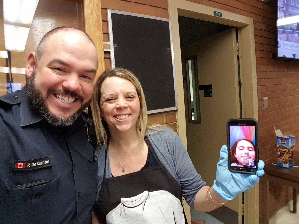 StarWarsCop's tweet image. Today during breakfast my amazing partner's granddaughter wanted to meet me so we did FaceTime with her first thing. Love moments like this. #starwars #breakfastprogram