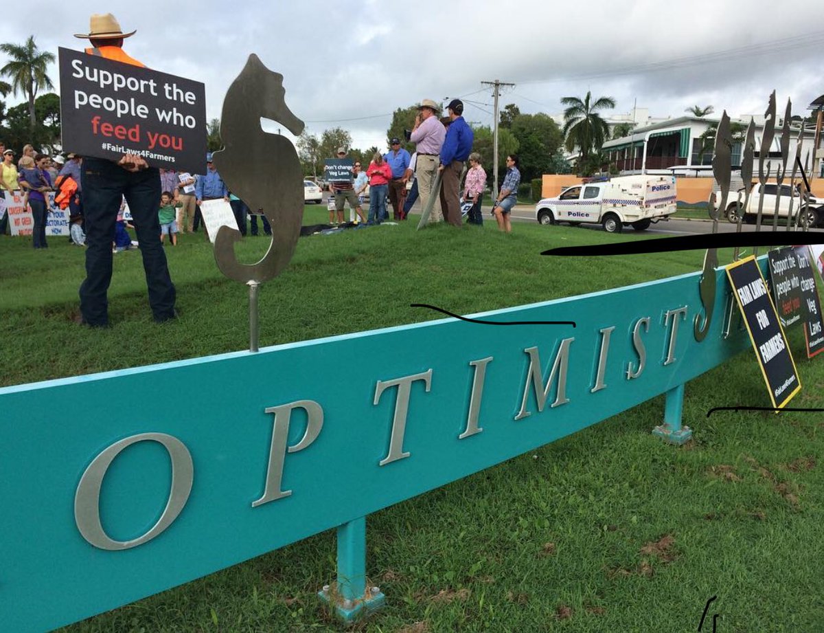 endofthebitumen's tweet photo. Great support so far for @AgForceQLD #vegmgt rallies in #Rockhampton #Townsville & #Cloncurry . Next stop #longreach then #charleville #goyougoodthings #yourfoodtheirfuture #FairLaws4Farmers @qclnews @ABCRural @beefcentral @CANEGROWERS @QldFarmers @growcom https://t.co/vUBLdbYGWM